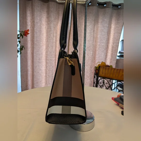 Elegant Black and Tan Women's Satchel - Picture 2 of 10